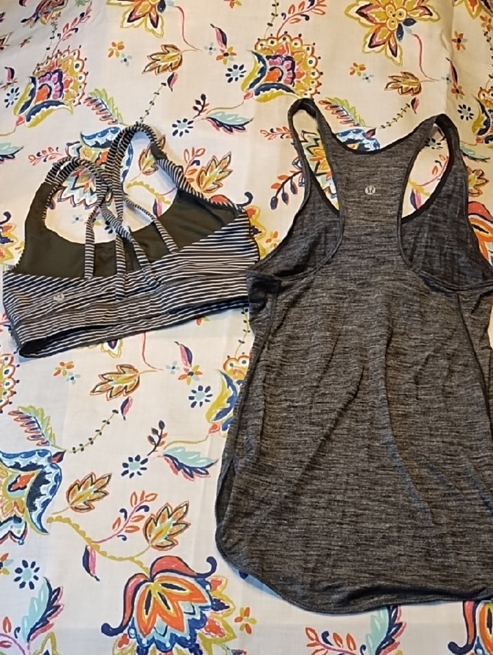 Lululemon 6 Top Lot - Picture 2 of 7